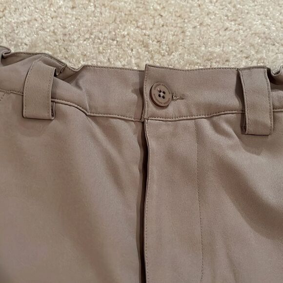 BOYS SIZE YOUTH MEDIUM UNDER ARMOUR DRESS SHORTS - Picture 3 of 9